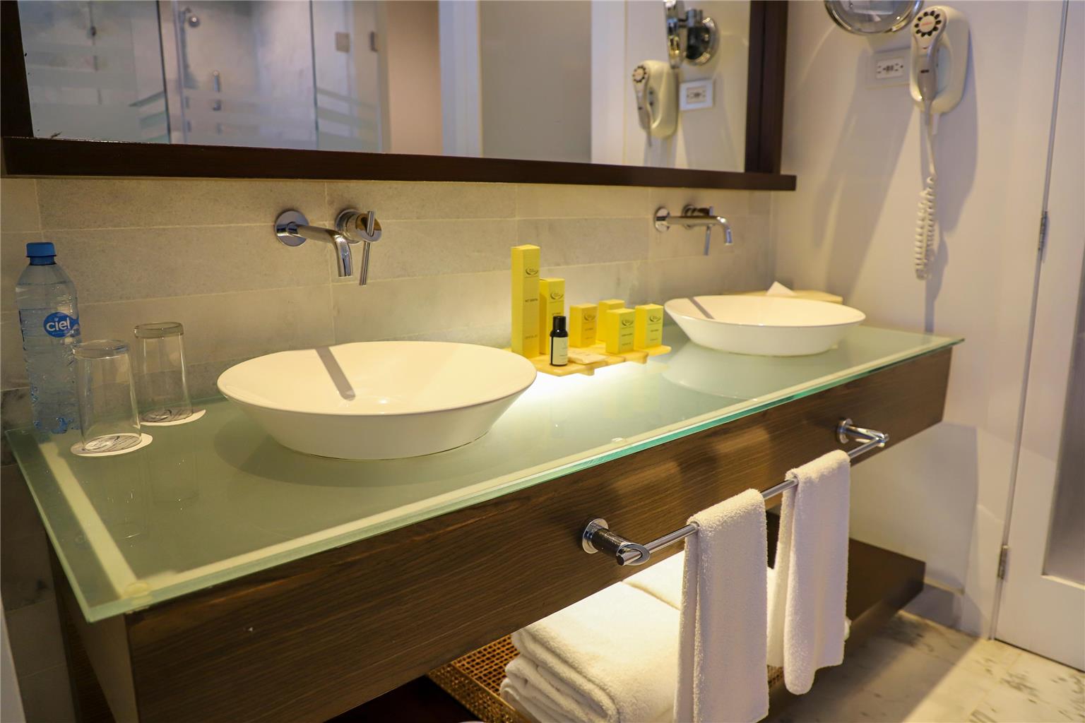 Master Suite Cama King Vista DIAMANTE BA O