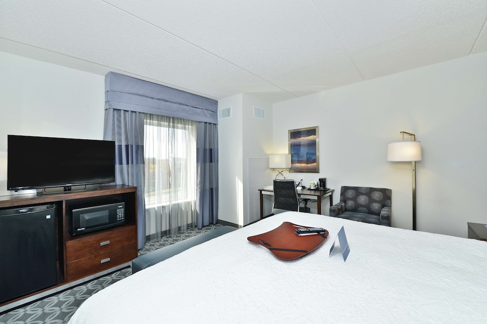 Hampton Inn & Suites Greensboro Coliseum Area - photo 19
