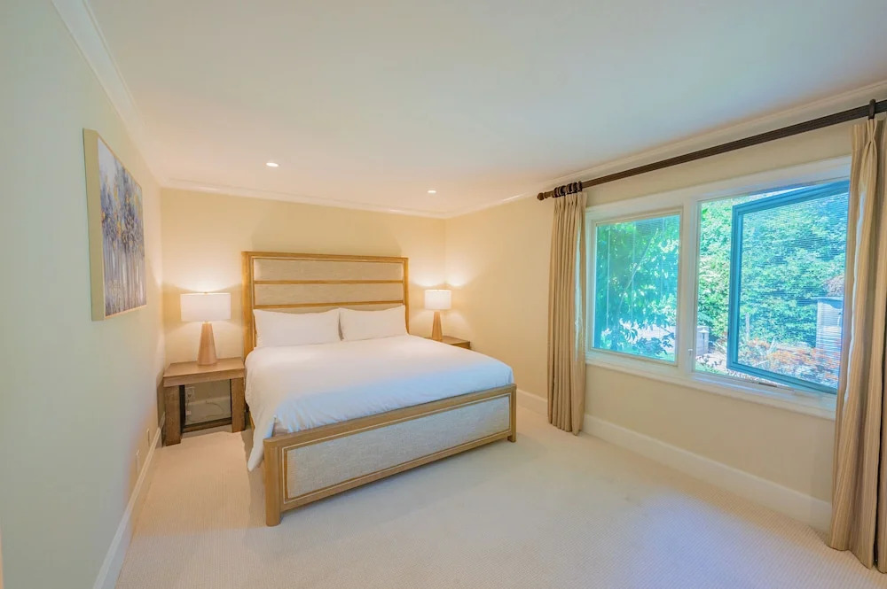 Amazing Disneyland Spa Pool Villa — 5-Star Luxury Hotel in Placentia, United States