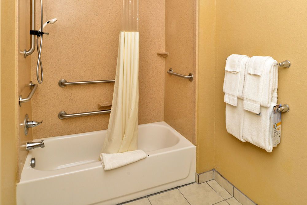 Quality Inn & Suites Carrizo Springs North - photo 15