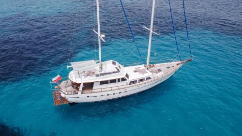Spacious Yacht Hotel Barcelona City Center 5 Cabins