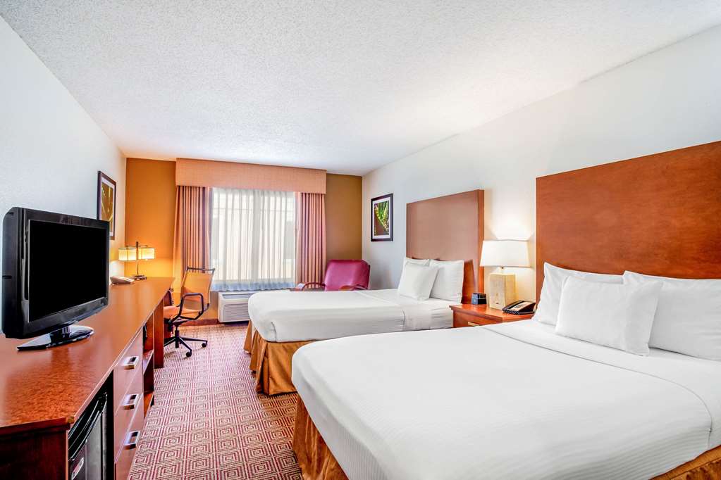 La Quinta Inn & Suites by Wyndham Danbury - photo 39