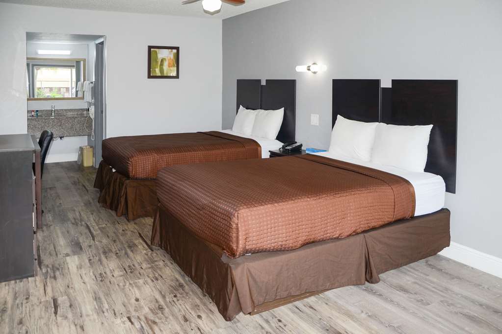 Rodeway Inn Sun City Center - photo 22