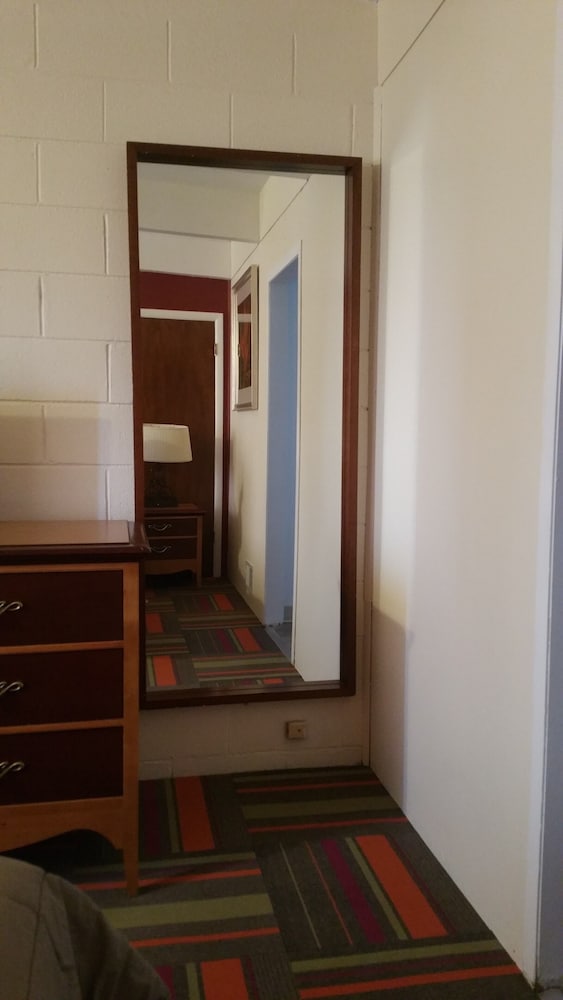 Thunder Bird Motel - photo 15