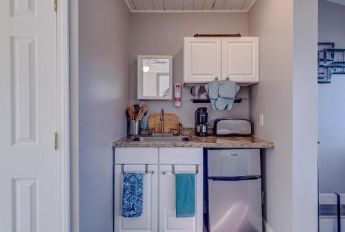 Modern Winnipesaukee Lake Front Retreat Siena — Alton — photo 4
