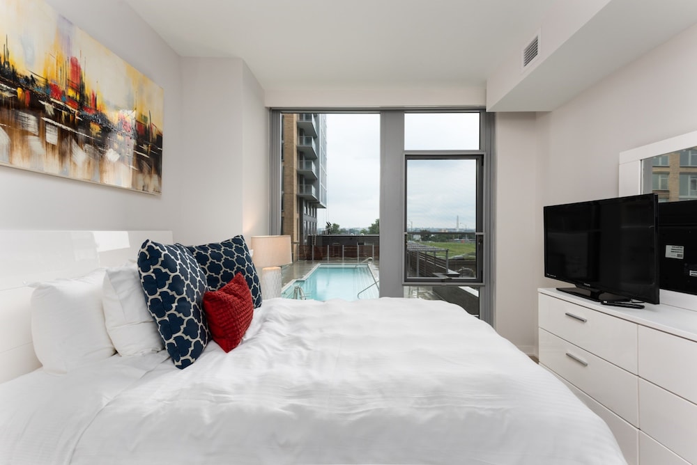 Global Luxury Suites Crystal City - photo 23