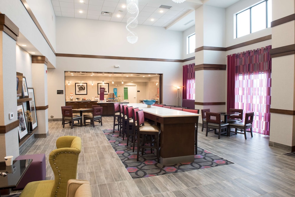 Hampton Inn & Suites Bay City - photo 3