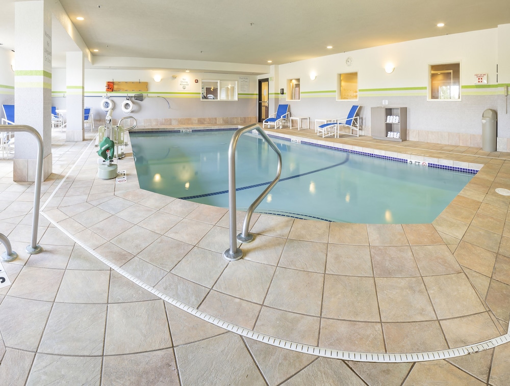 Holiday Inn Express Hotel & Suites Manchester Airport by IHG - photo 35