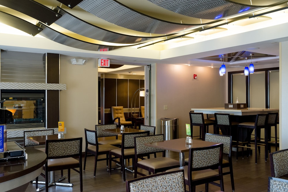 Holiday Inn Express Hotel & Suites Oxford by IHG - photo 28