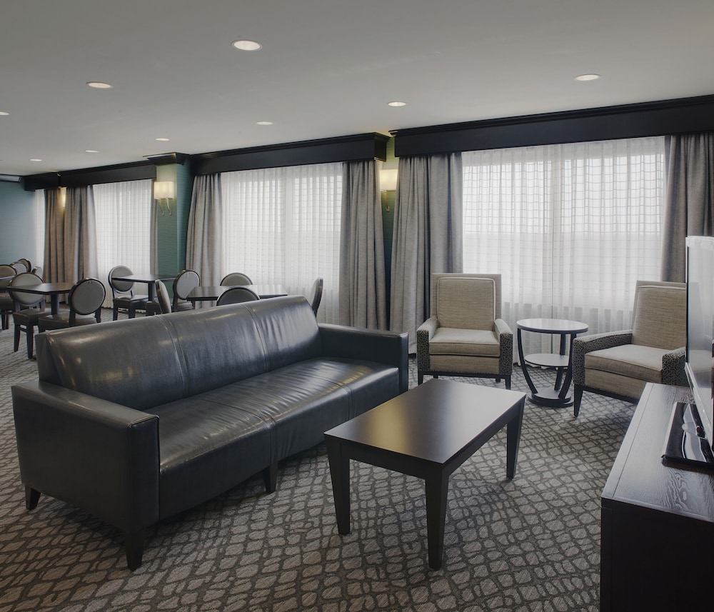 DoubleTree Suites by Hilton Bentonville - photo 45