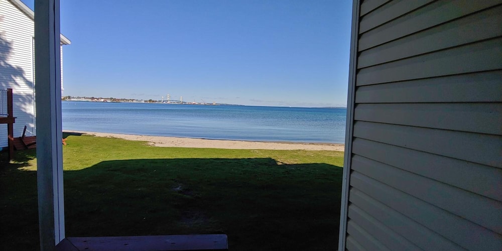 Sunrise Beach Motel - photo 23