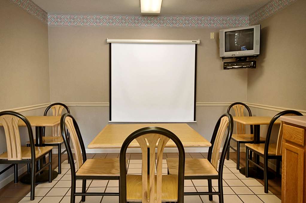 Super 8 by Wyndham Peoria East - photo 16