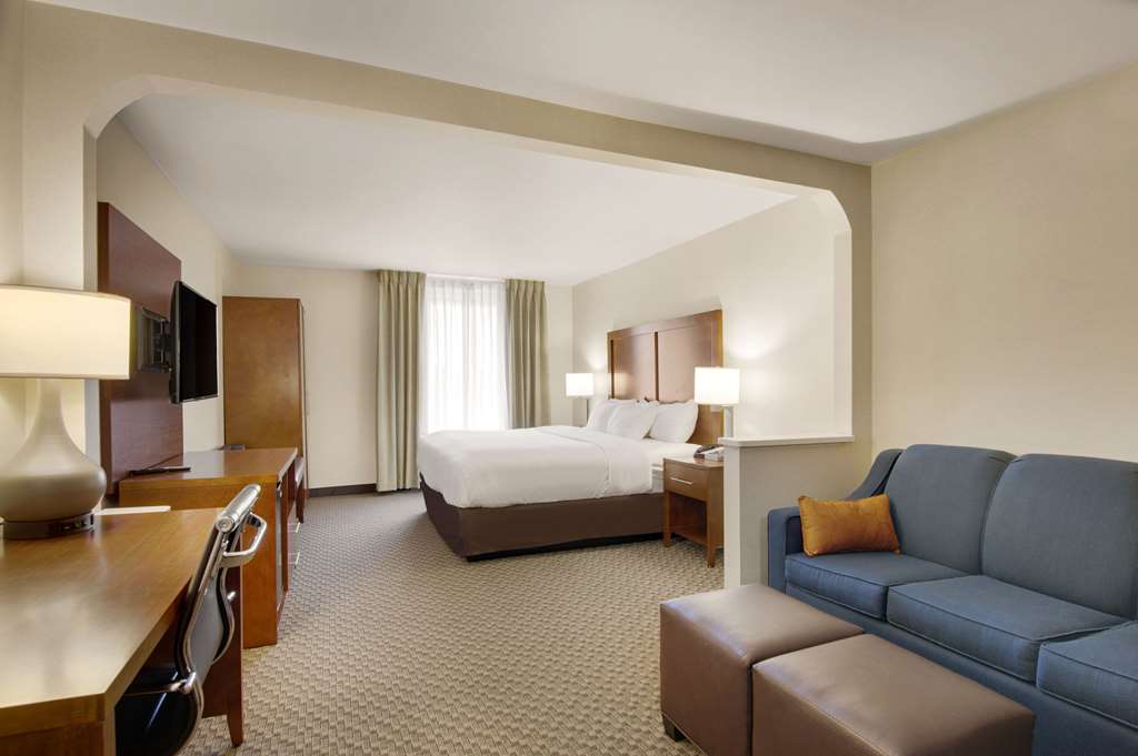 Comfort Inn Airport - photo 18