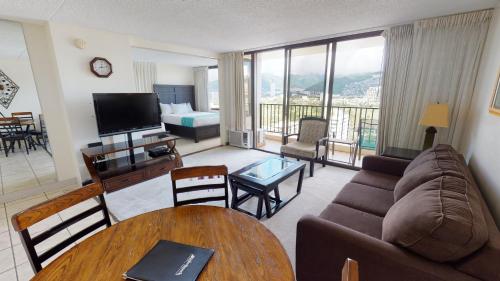 Updated 22nd Floor Waikiki Condo Free parking & WiFi Ideal for large family by Koko Resort Vacation Rentals - photo 3