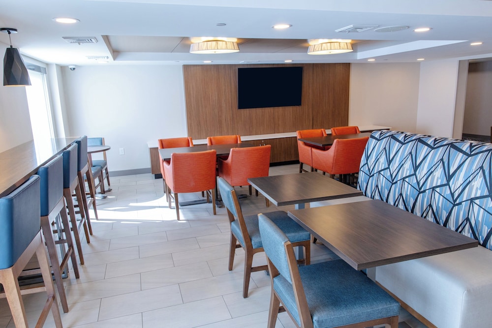 Holiday Inn Express Hotel of Neptune by IHG - photo 98