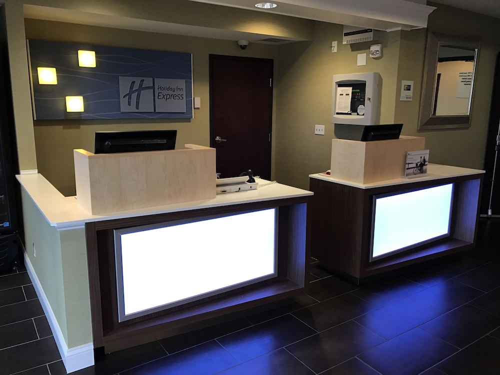 Holiday Inn Express Hotel & Suites St. Paul Woodbury by IHG - photo 2
