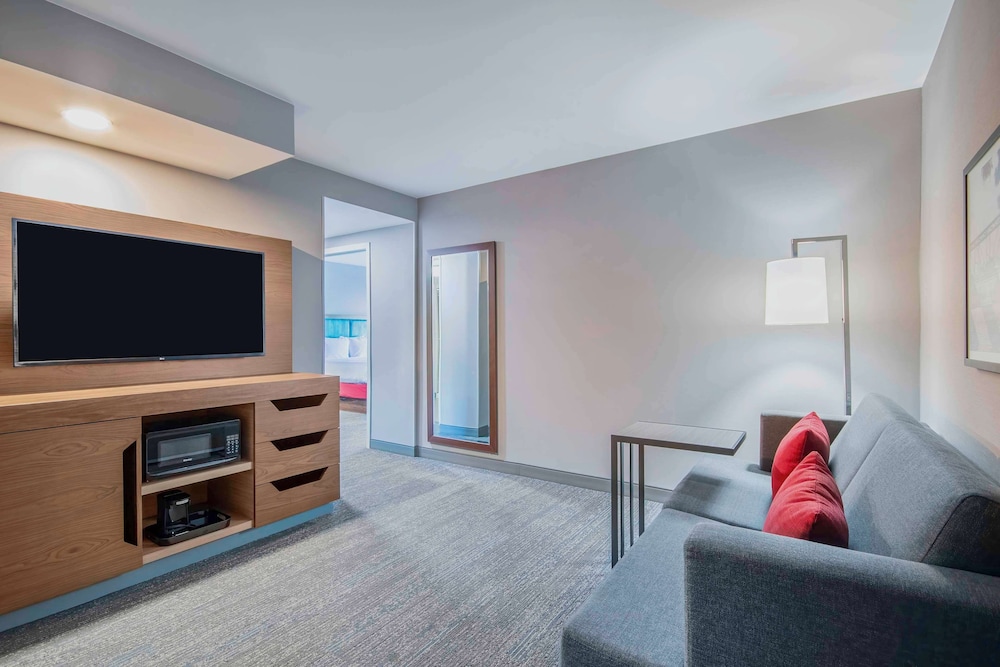 Hampton Inn East Aurora - photo 22