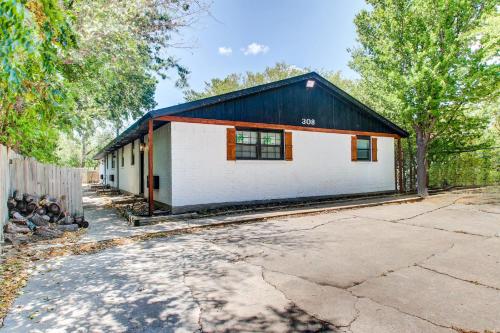 Cozy Home Near Downtown Lawton — 4-Star Luxury Hotel in Lawton, United States