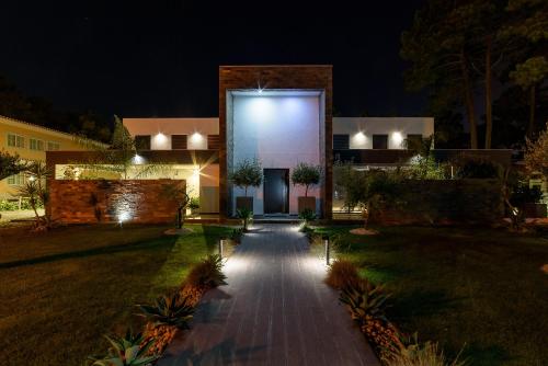 Lux Villa with heated indoor Pool at Aroeira Sea & Golf Resort Lisbon in Almada, Portugal