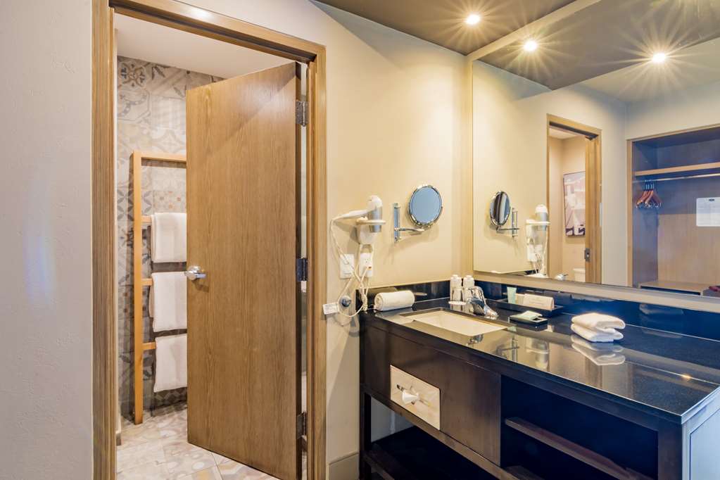 Superior King Bath
