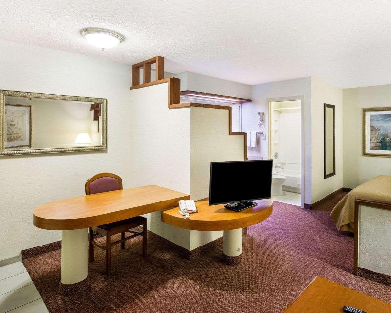 Rodeway Inn & Suites Fiesta Park - photo 12