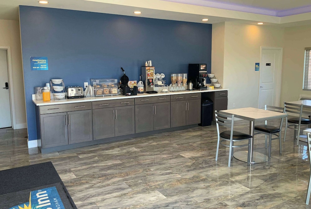 Days Inn by Wyndham Troy IL - photo 13