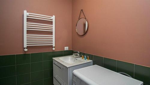 Superior Apartment In Abanotubani By Wehost
