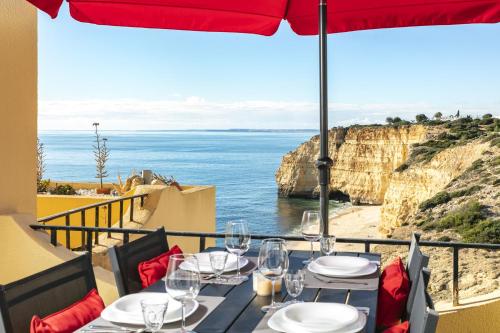 Modern seaview beach apartment nr 805 — 4-Star Luxury Hotel in Carvoeiro, Portugal