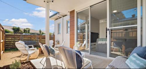 Brand new 5 star category home at RedHead beach — 4-Star Luxury Hotel in Redhead, Australia