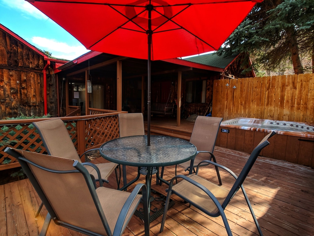 Foot of the Mountain Motel - photo 27