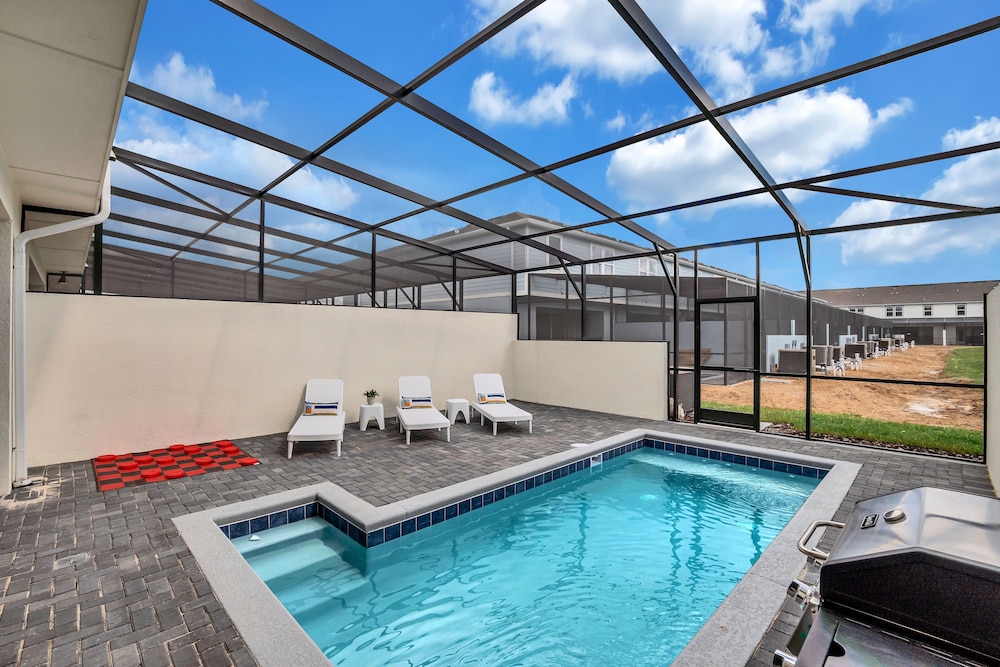Townhome W private Pool & Themed Rooms Near Wdw — 4-Star Luxury Hotel in Davenport, United States