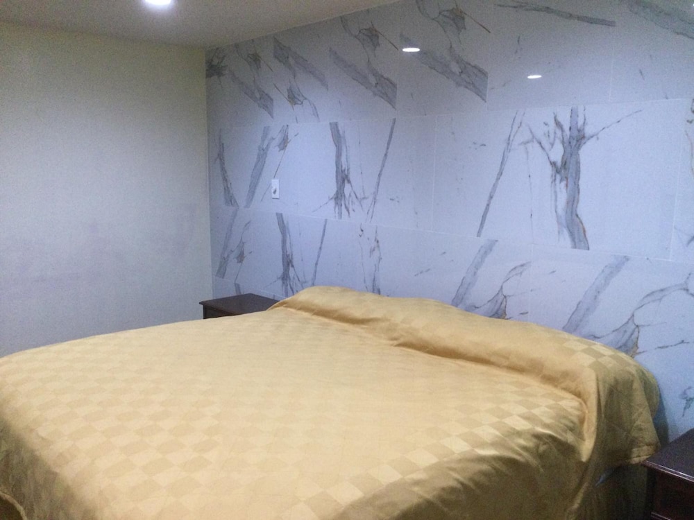 Americas Express Inn - photo 22