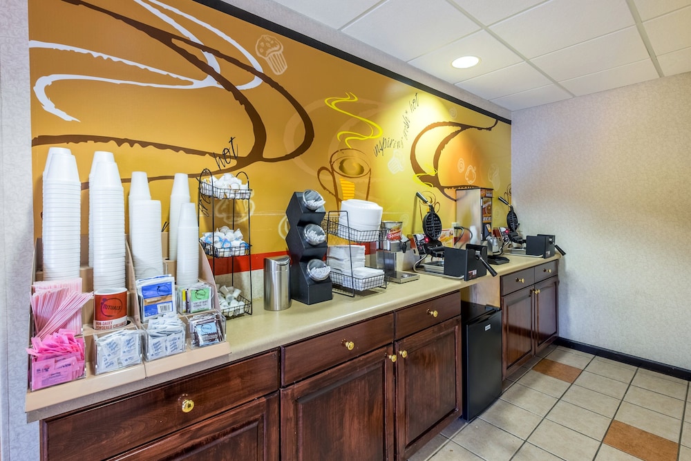 Red Roof Inn Hendersonville - photo 26
