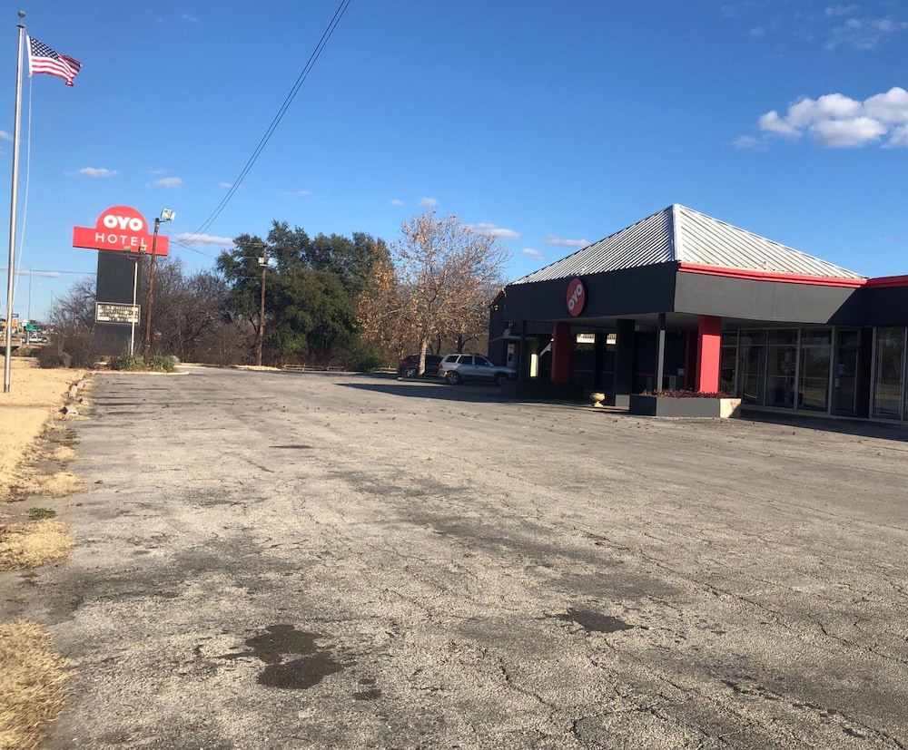 OYO Hotel Brownwood Hwy 67 - photo 27