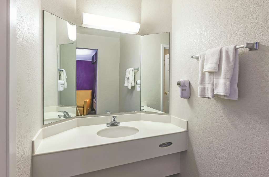 La Quinta Inn by Wyndham Midland - photo 17
