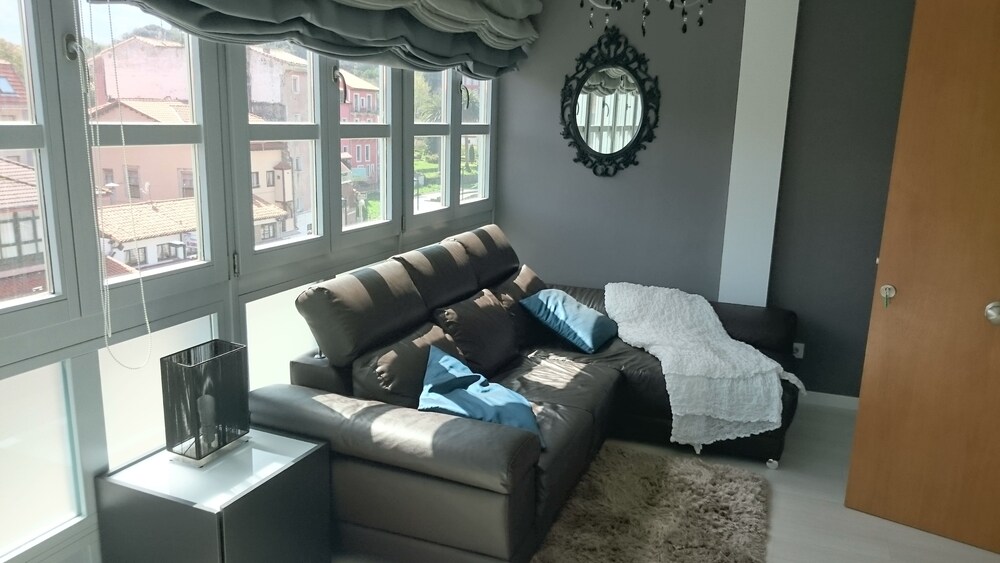 Apartamentos casino en la la plaza mayor — carbon neutral stay, Llanes