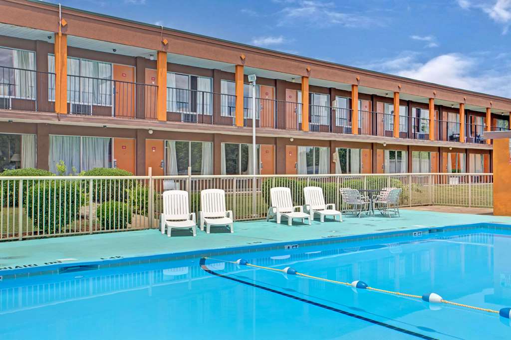 Days Inn by Wyndham Benson - photo 9