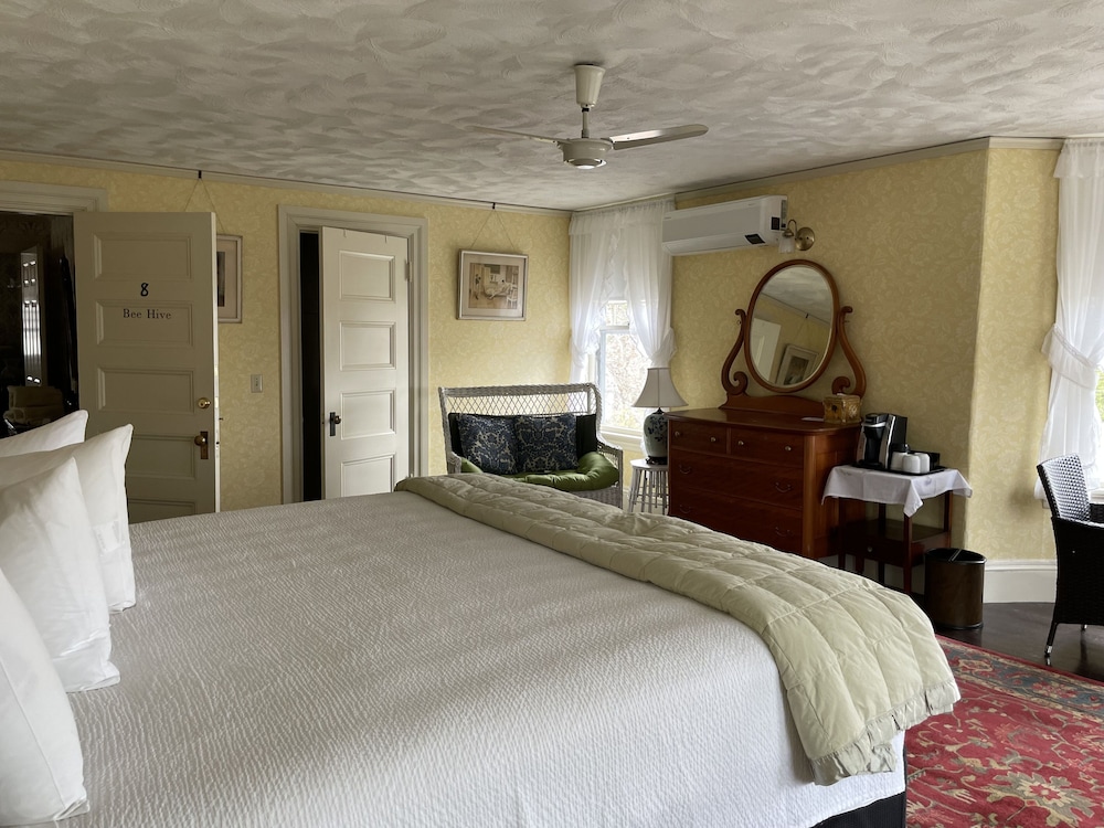 Moseley Cottage Inn & Town Motel - photo 67