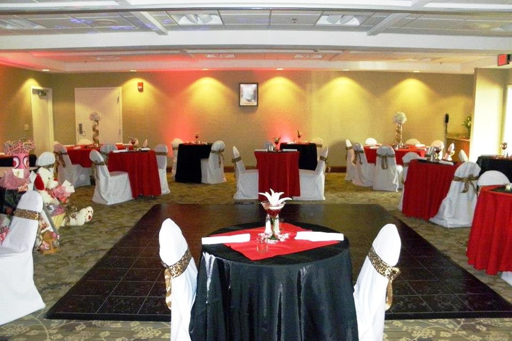 Holiday Inn Hotel & Suites Beckley by IHG - photo 30