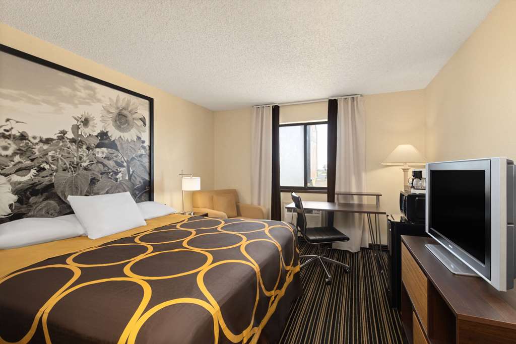 Super 8 by Wyndham Dodge City - photo 14
