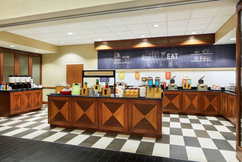 Hampton Inn and Suites Indianapolis Fishers - photo 32