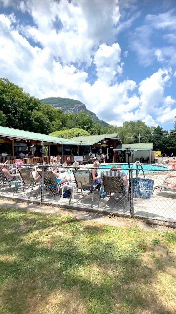Geneva Hotel & Tiki Bar - photo 57