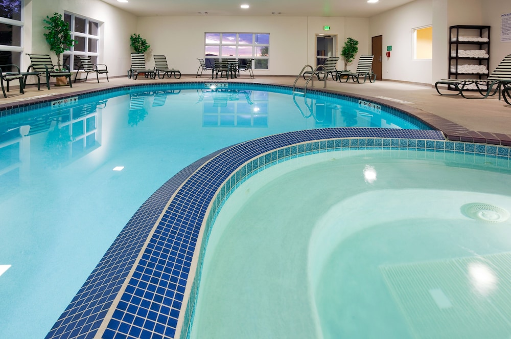 Holiday Inn Express and Suites Stevens Point by IHG - photo 20