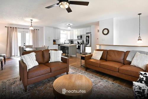 3BR Home for 8 Only 5 Minutes to Ark Foosball — 4-Star Luxury Hotel in Williamstown, United States