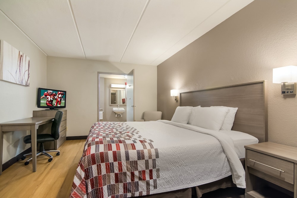 Red Roof Inn Durham Triangle Park - photo 2