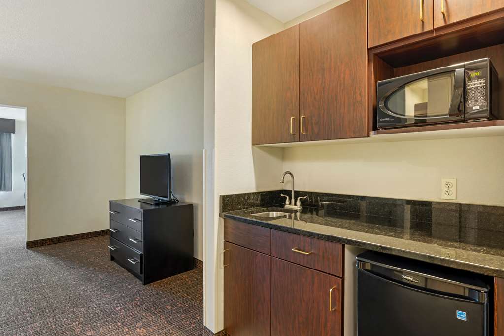 Best Western Plus Omaha Airport Inn - photo 12