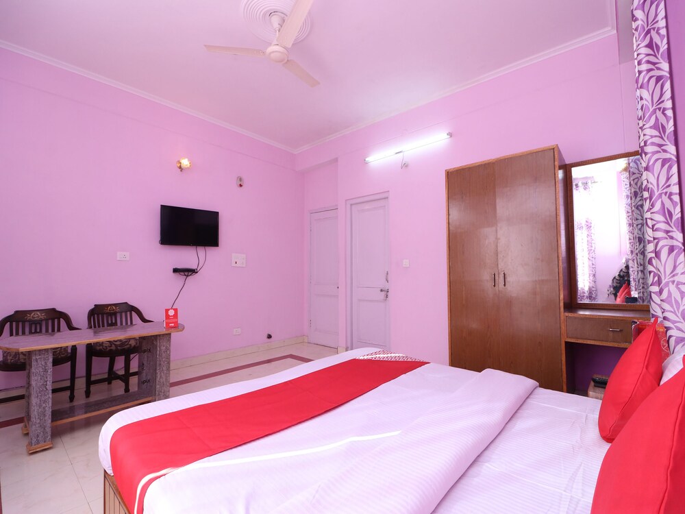 Oyo 27694 Moksh Hotel in Solan, India