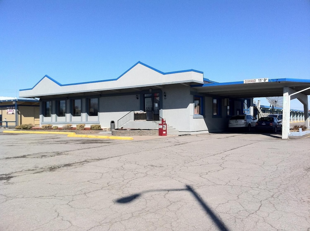 Travelers Inn — hotel in Belleville