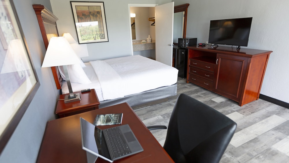 Sunrise Inn Williamstown - photo 12