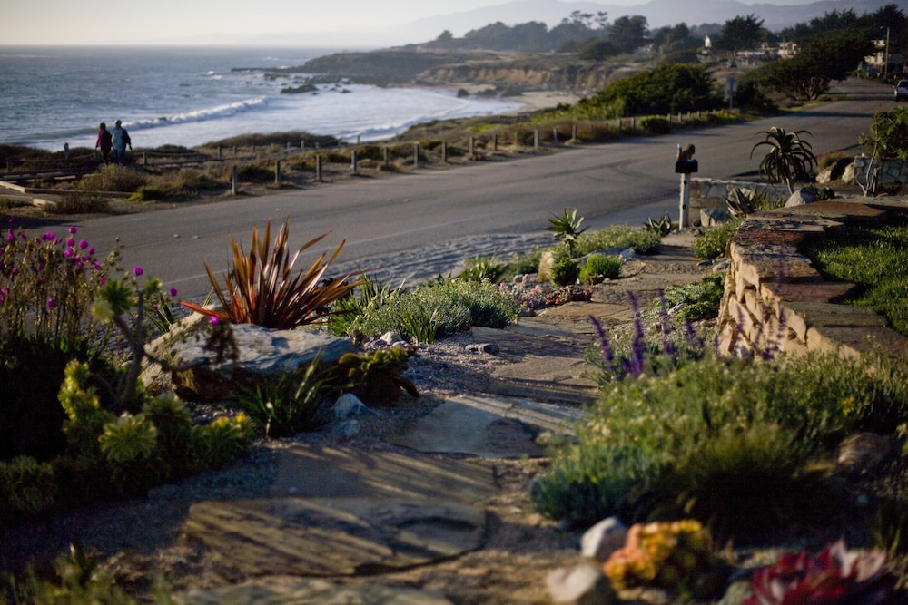 Cambria Shores Inn - photo 40